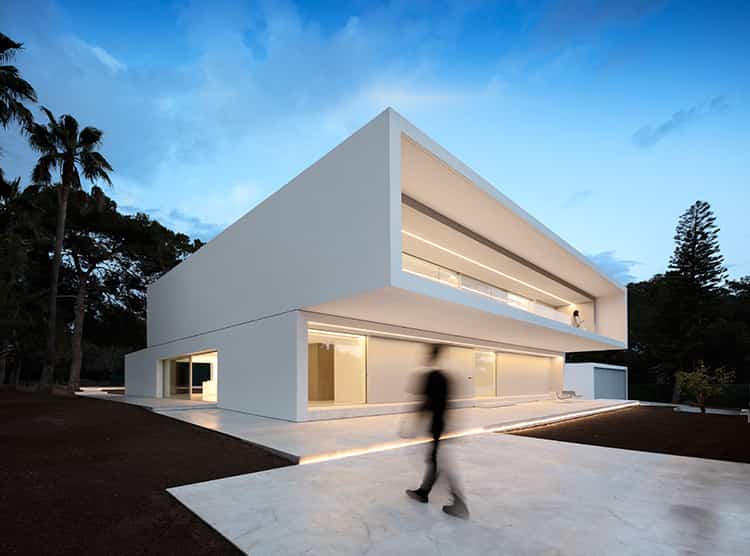 fran-silvestre-arquitectos_-house-between-the-pine-forest_-1