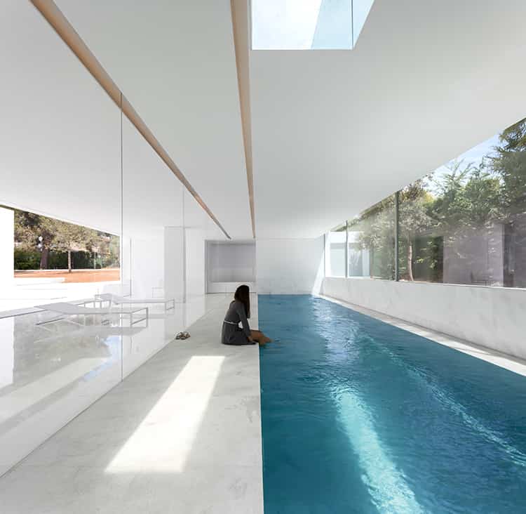 fran-silvestre-arquitectos_-house-between-the-pine-forest_-19