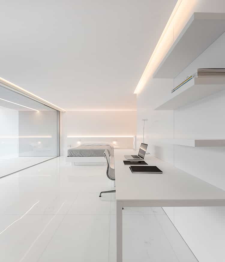 fran-silvestre-arquitectos_-house-between-the-pine-forest_-29