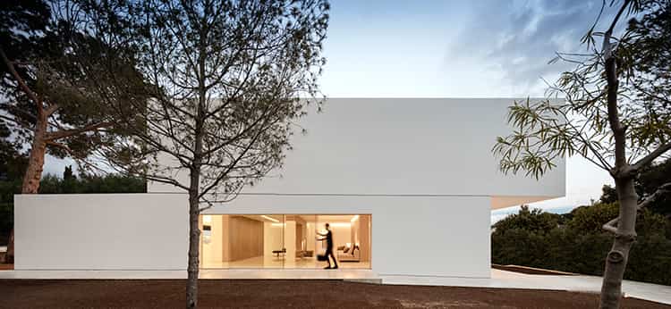 fran-silvestre-arquitectos_-house-between-the-pine-forest_-3