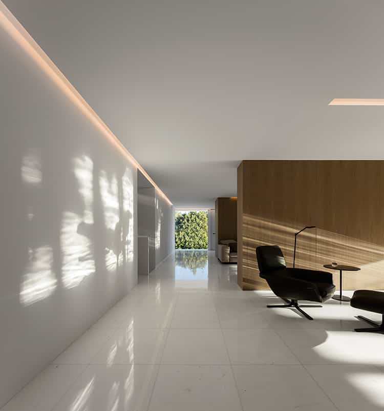 fran-silvestre-arquitectos_-house-between-the-pine-forest_-33