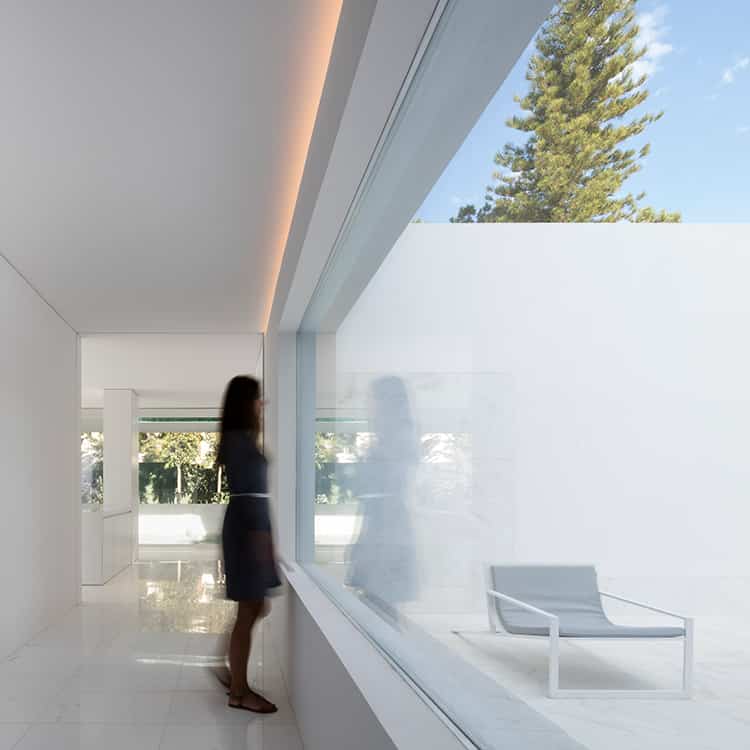 fran-silvestre-arquitectos_-house-between-the-pine-forest_-42