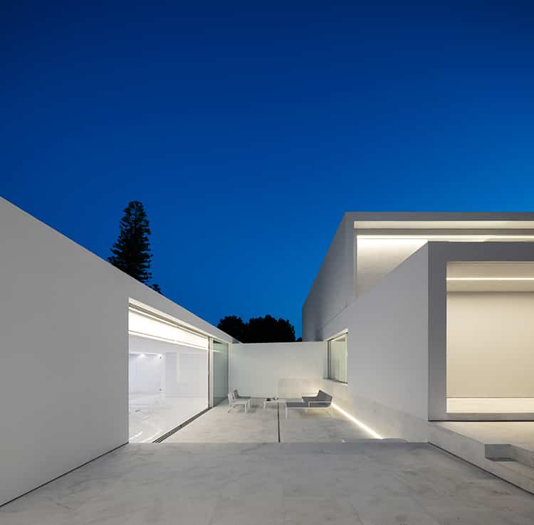 fran-silvestre-arquitectos_-house-between-the-pine-forest_-5