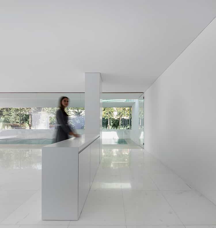 fran-silvestre-arquitectos_-house-between-the-pine-forest_-55