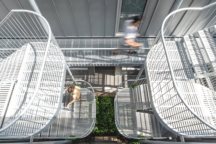 Off Plaza L. McComber – living architecture (4)