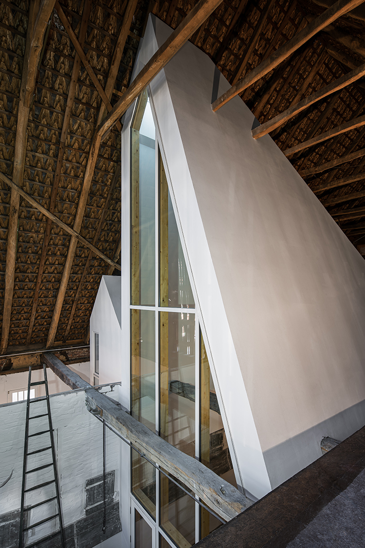 Dortmannhof-in-Essen-by-Architect-Sigurd-Larsen_Photos-Christian-Flatscher_External-extension-historic-architecture–wood-Bauen-im-Bestand-Fachwerk-1