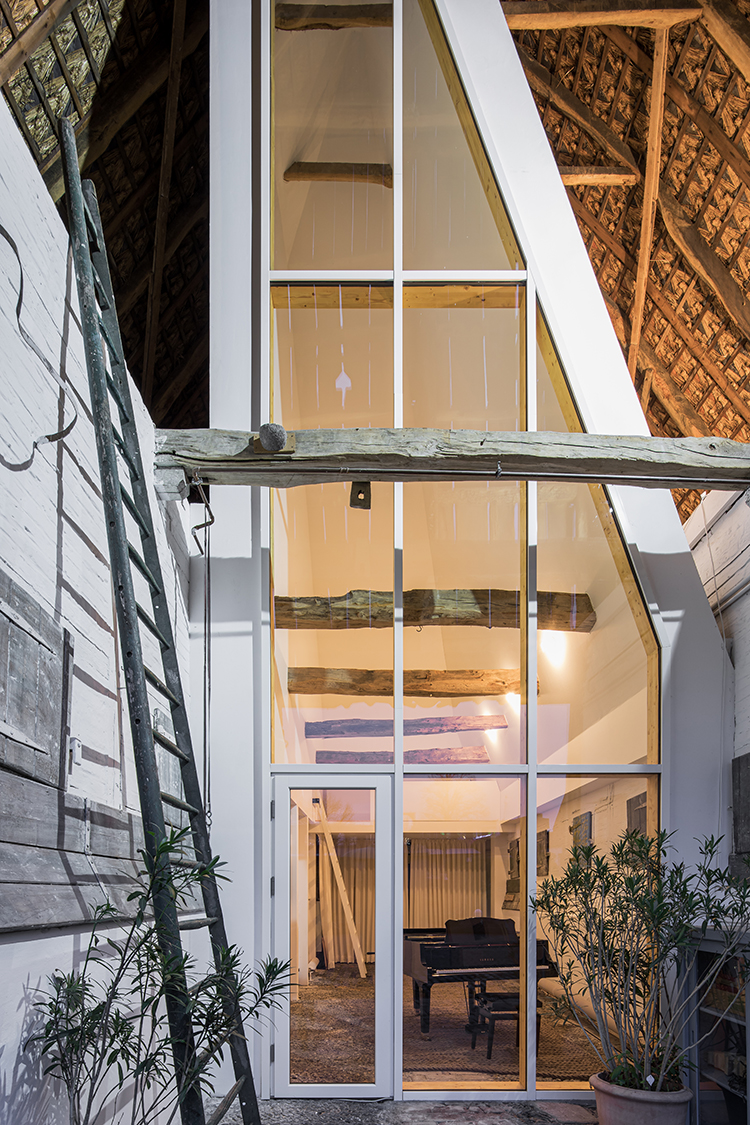 Dortmannhof-in-Essen-by-Architect-Sigurd-Larsen_Photos-Christian-Flatscher_External-extension-historic-architecture–wood-Bauen-im-Bestand-Fachwerk-4