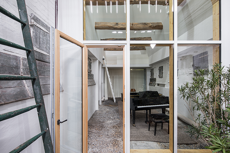 Dortmannhof-in-Essen-by-Architect-Sigurd-Larsen_Photos-Christian-Flatscher_External-extension-historic-architecture–wood-Bauen-im-Bestand-Fachwerk-8