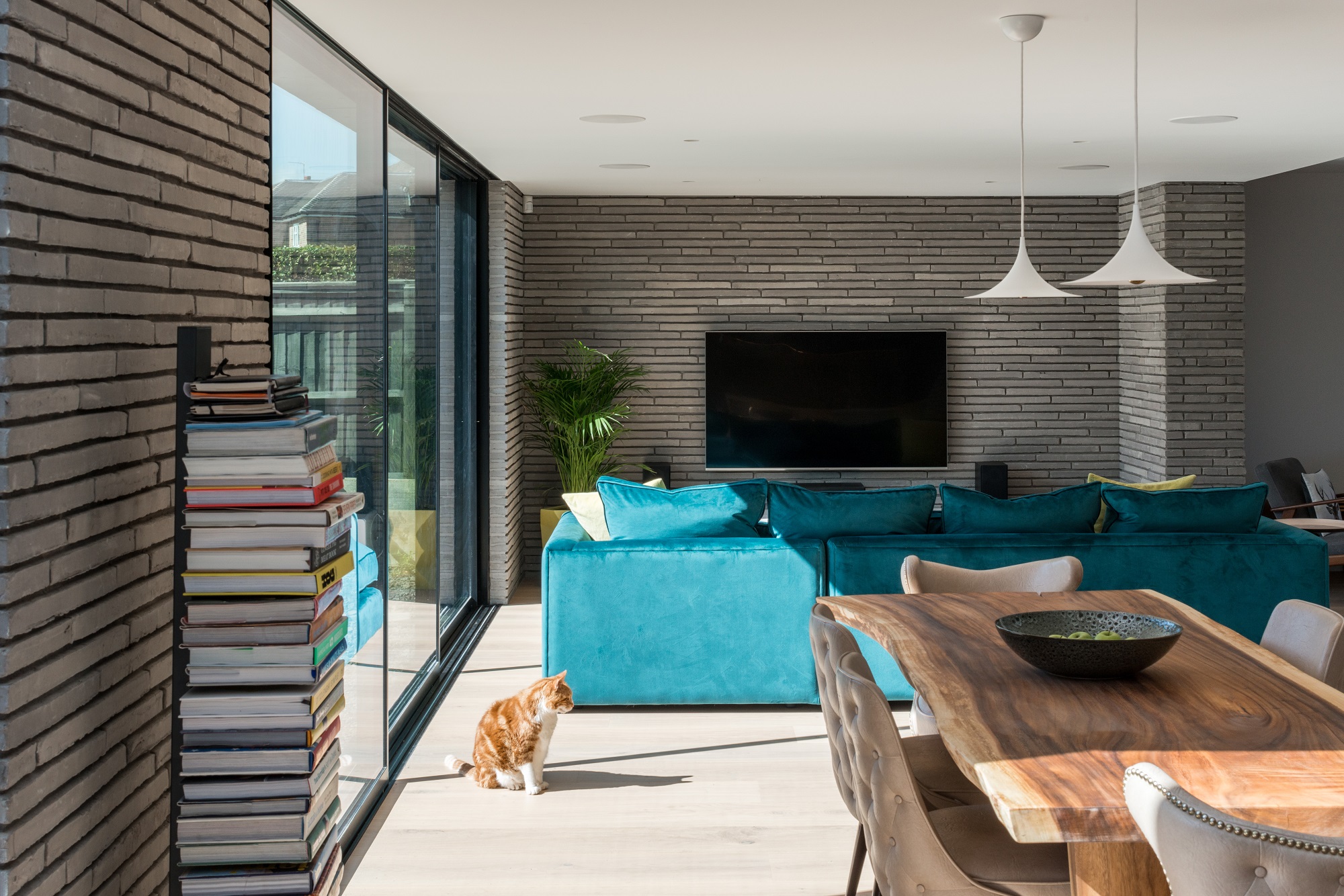 Long Brick House – Bradley Van Der Straeten (14)