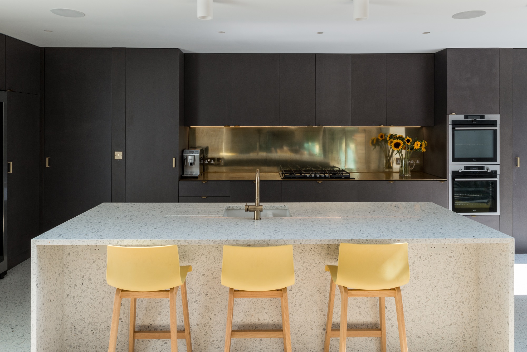 Long Brick House – Bradley Van Der Straeten (7)