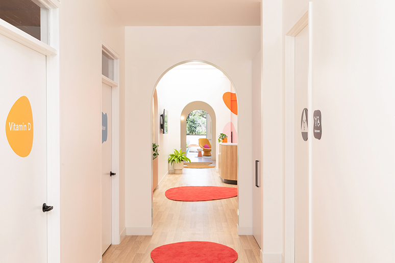 AldaLyArchitecture_TIA-SILVERLAKE_CORRIDOR_PhotobyMonicaWang