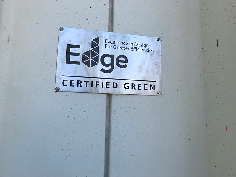 Placa-certificación-Edge—nave-industrial-FV-2